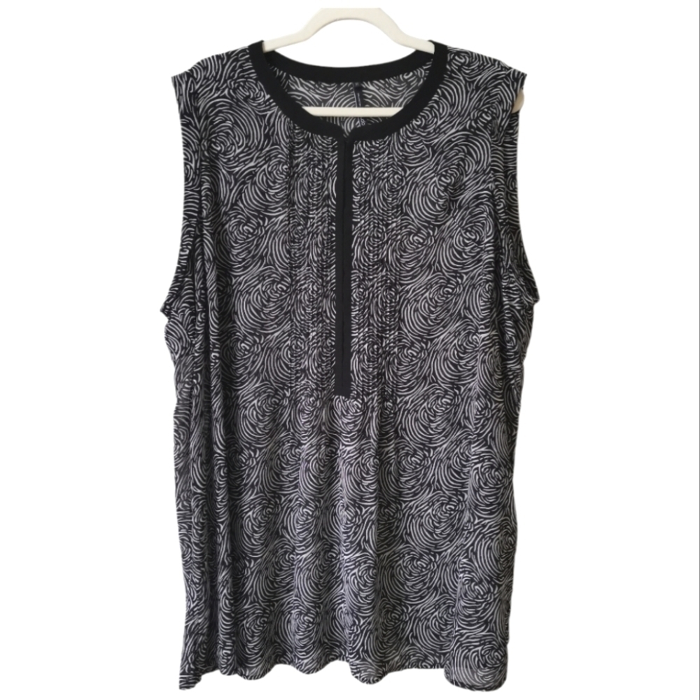 💕 2/$20 💕M.Studio Floral Sleeveless Ruched Tunic Top.